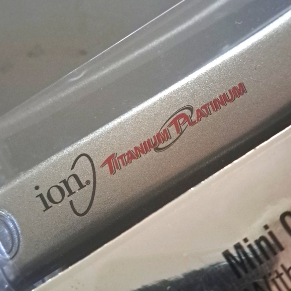 ion Finishings Solutions..mini gator Ceramic Styling Iron - Picture 4 of 6